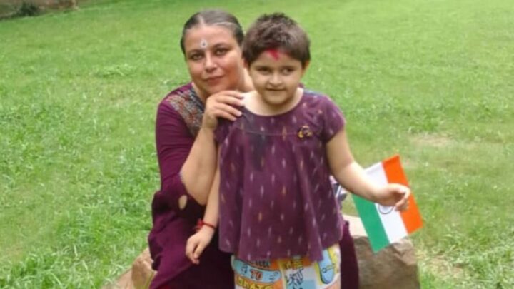Sriyassi With her Mother