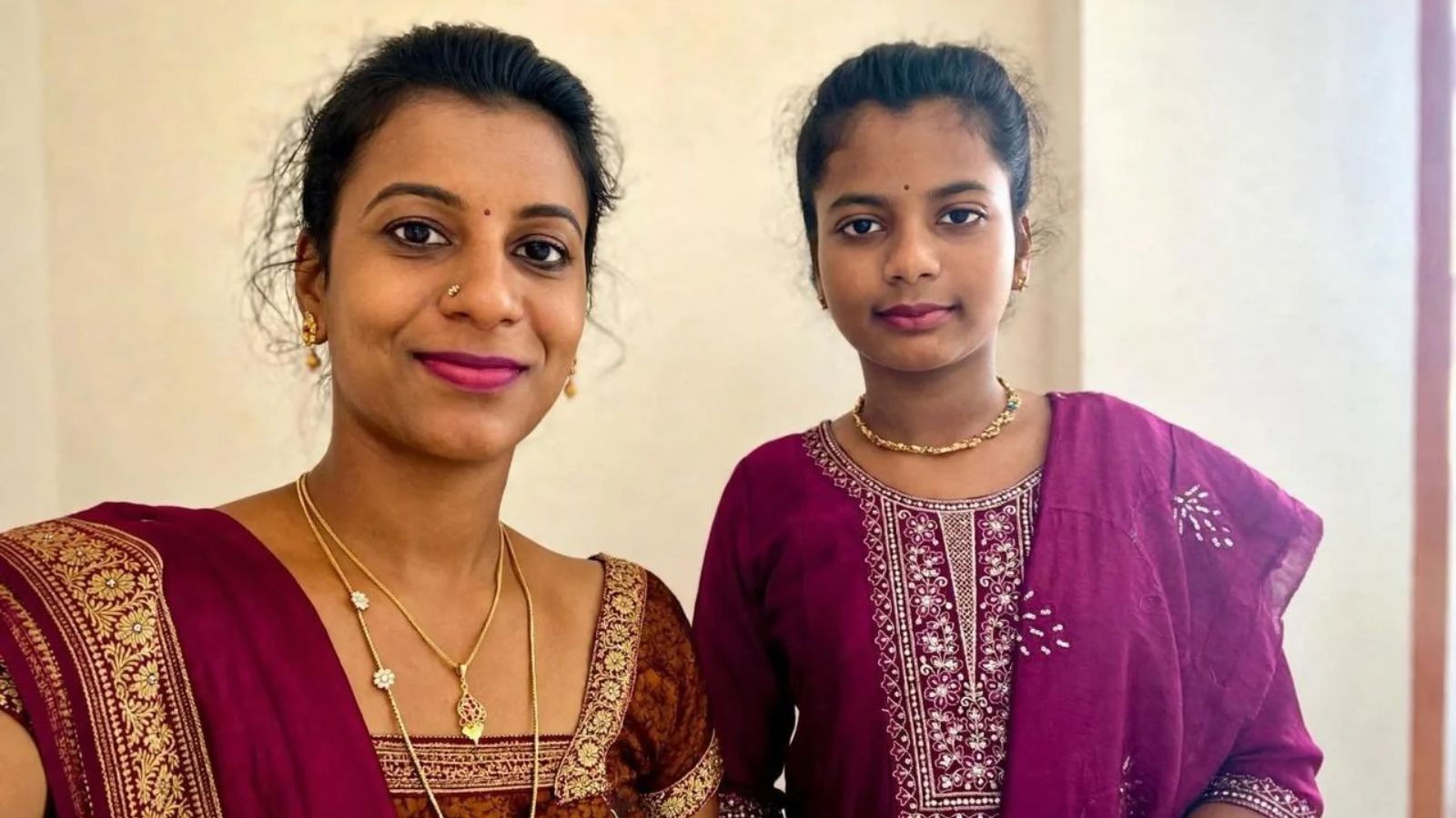 J. Srimithra with her mother 